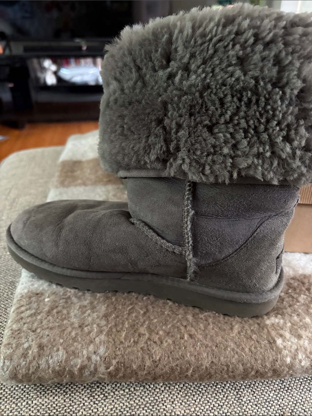 UGG W Classic Tall Boots - Grey Suede - Picture 3 of 9